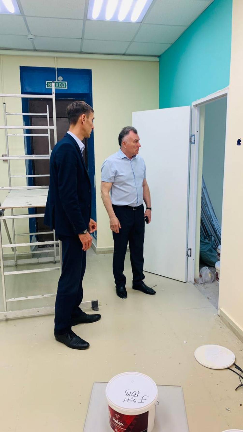 В ходе планового объезда Колышлейского района главой администрации района Вильданом Узбековым, 2 июня 2022 года посещена ГБУЗ "Колышлейская районная больница". В ходе планового объезда Колышлейского района главой администрации района Вильданом Узбековым, 2 июня 2022 года посещена ГБУЗ "Колышлейская районная больница".