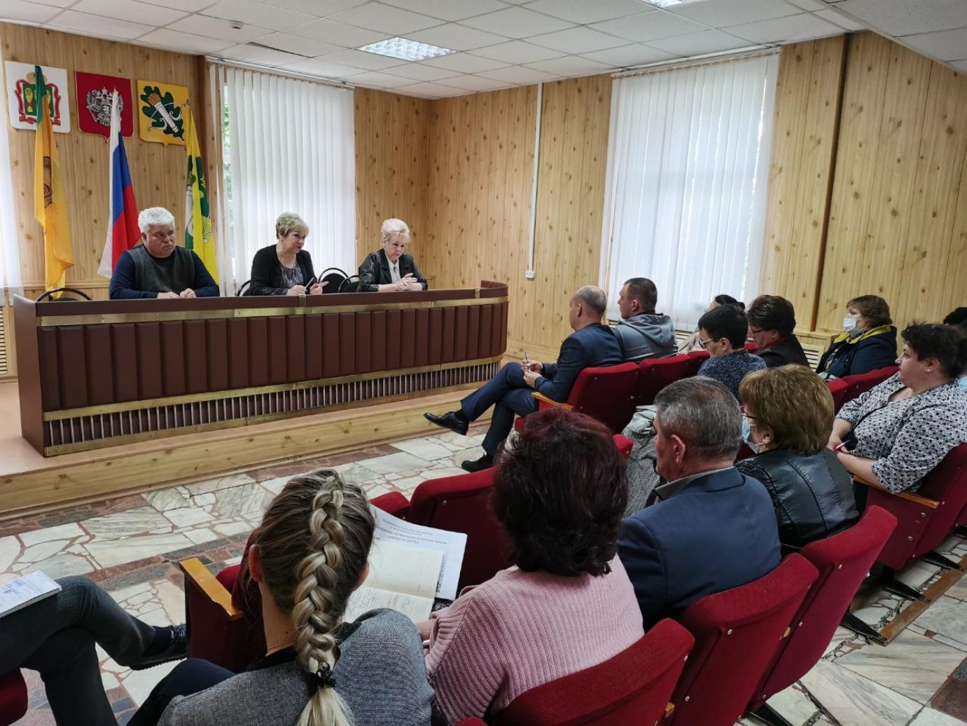 В Администрации Колышлейского района 17 мая и.о. главы администрации района Наталья Захарова провела расширенное совещание с руководителями организаций и учреждений района