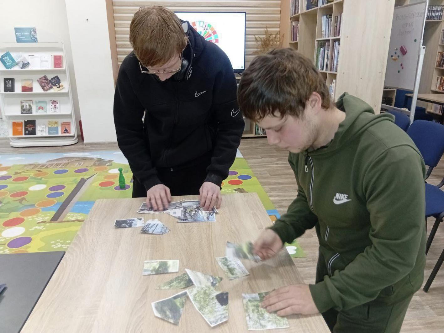 В районной библиотеке 11 декабря 2025 года прошло ознакомление с народной культурой и литературой региона В районной библиотеке 11 декабря 2025 года прошло ознакомление с народной культурой и литературой региона