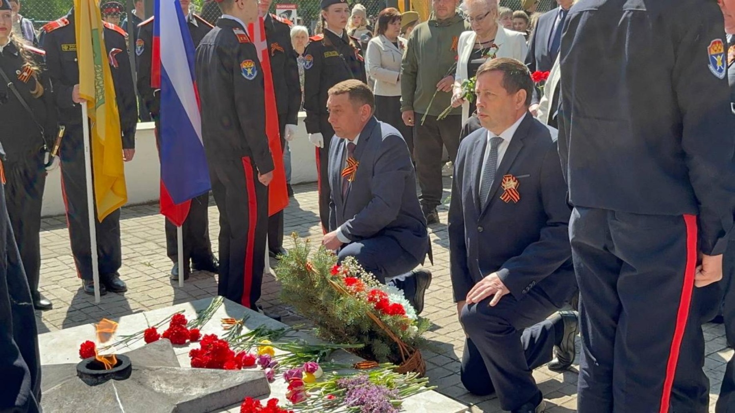 В день 80-летия Победы в Великой Отечественной войне 1941-1945 гг. в р.п.Колышлей возложили цветы и венки к мемориалу погибшим в годы войны колышлейцам. В день 80-летия Победы в Великой Отечественной войне 1941-1945 гг. в р.п.Колышлей возложили цветы и венки к мемориалу погибшим в годы войны колышлейцам.