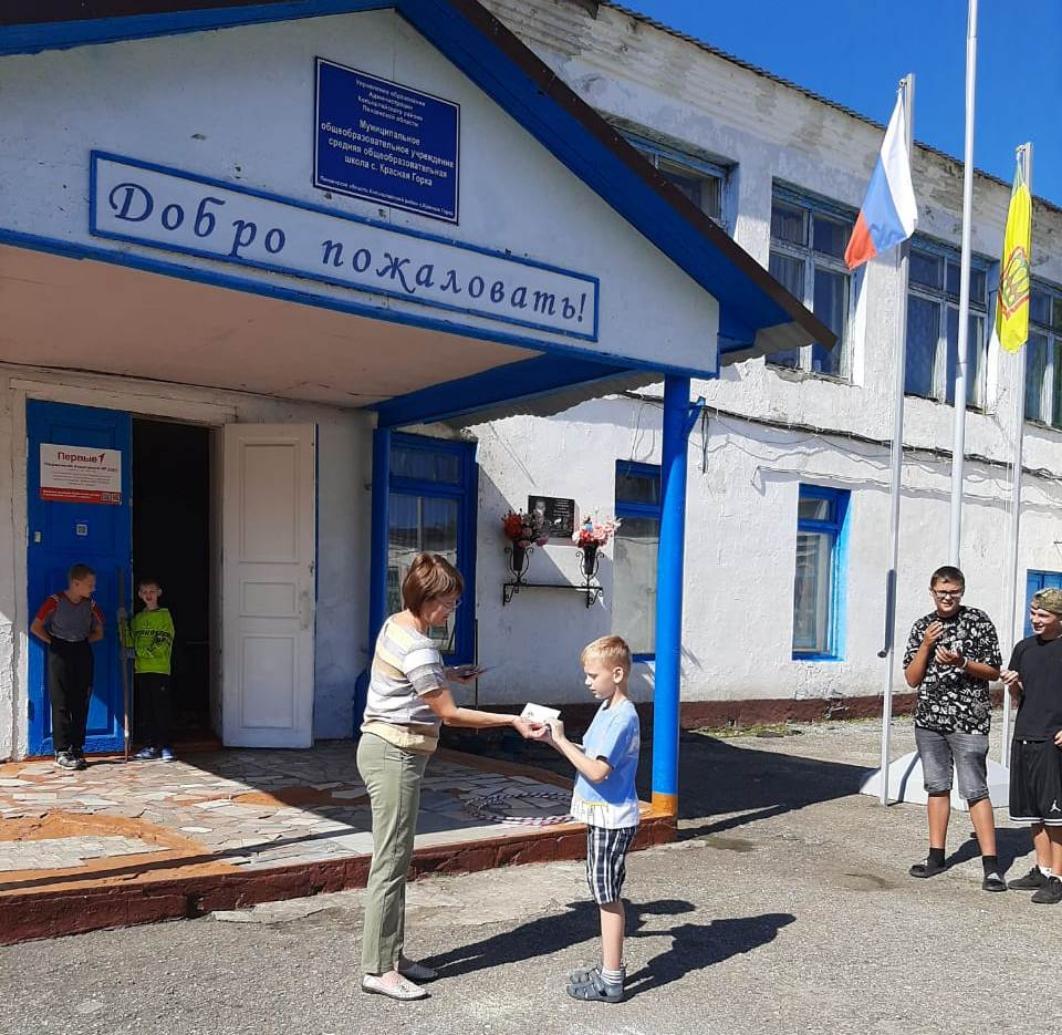 В рамках акции «Путешествие по стране ГТО» в МОУ СОШ с.Красная Горка Колышлейского района прошло вручение знаков «ГТО» 
