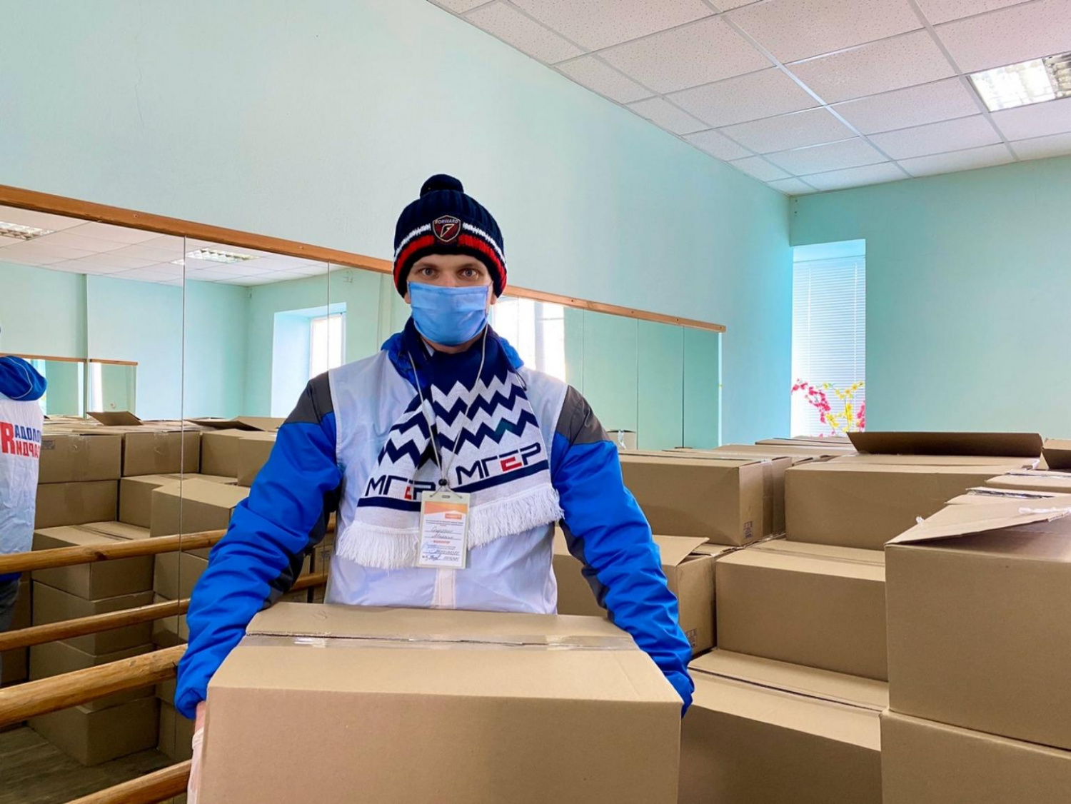 Активисты Молодой Гвардии Колышлейского района организовали раздачу продуктовых наборов малообеспеченным семьям Активисты Молодой Гвардии Колышлейского района организовали раздачу продуктовых наборов малообеспеченным семьям
