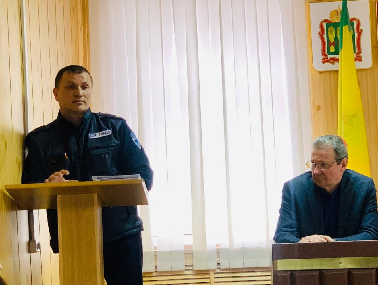 В Администрации Колышлейского района 12 марта  глава района Михаил Максимов провел расширенное совещание 