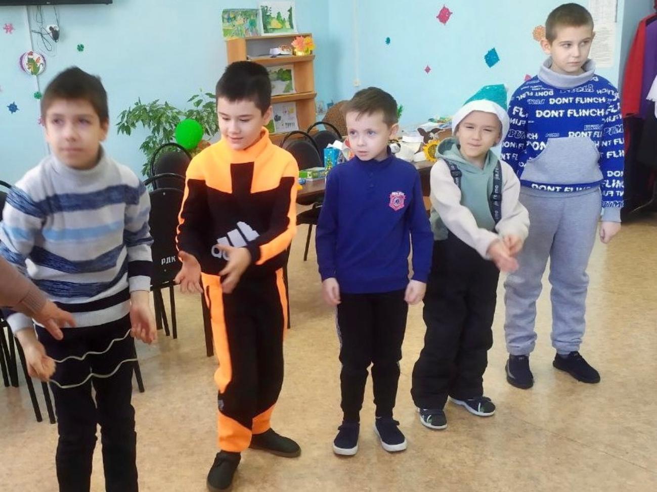 5 января в детском секторе РДК прошла игровая программа для детей - "Путешествие в мир сказок 5 января в детском секторе РДК прошла игровая программа для детей - "Путешествие в мир сказок
