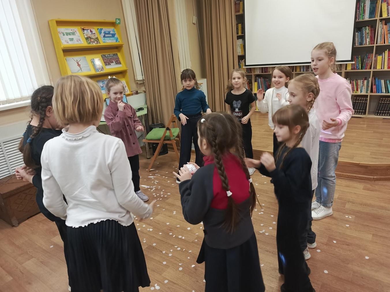 В районной библиотеке 24 января 2025 года  прошла литературная игра «В гостях у Деда Мороза и Снегурочки»