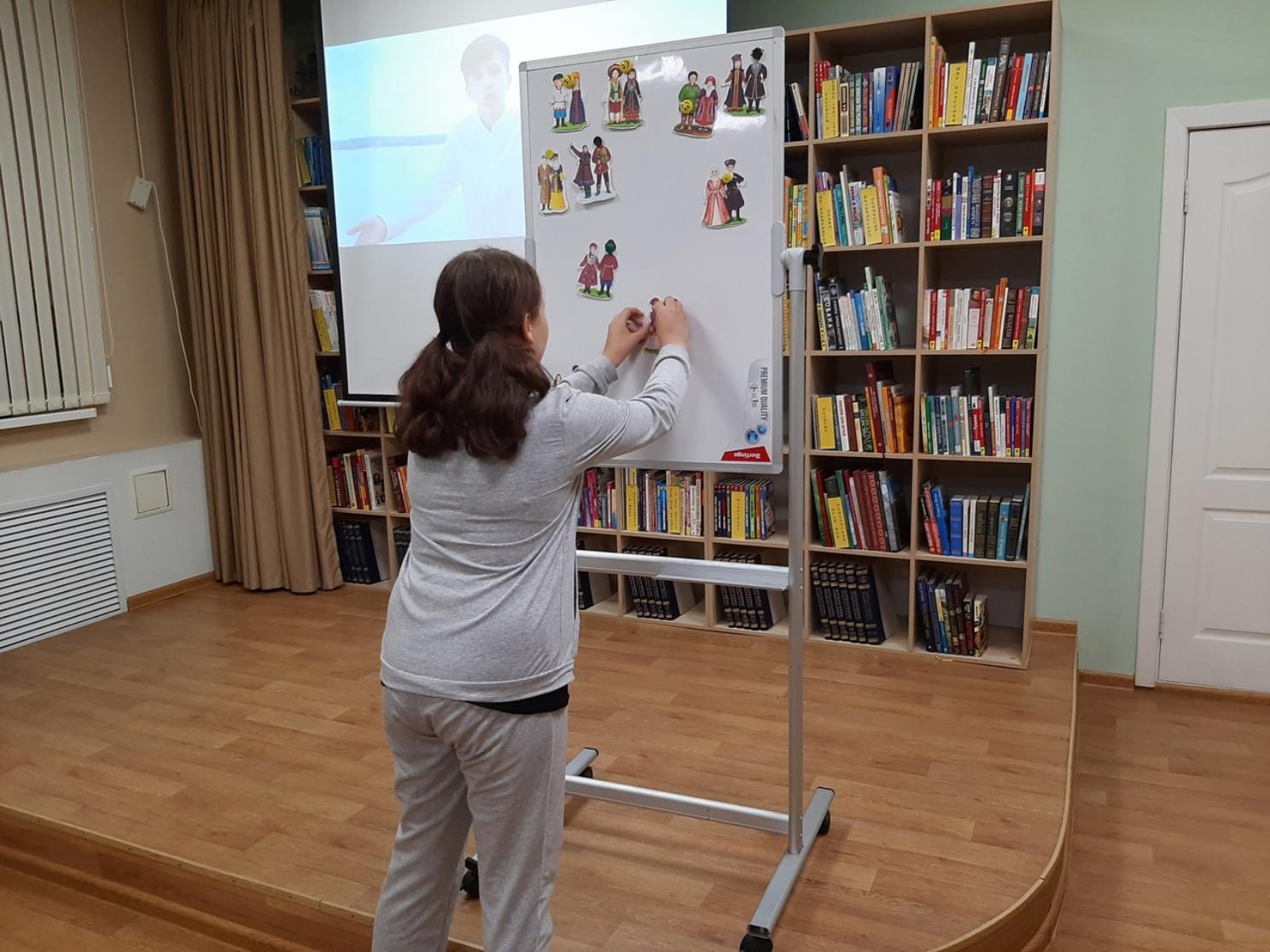 2 ноября в районной библиотеке прошёл урок истории «Страна непобедима, когда народ един». 