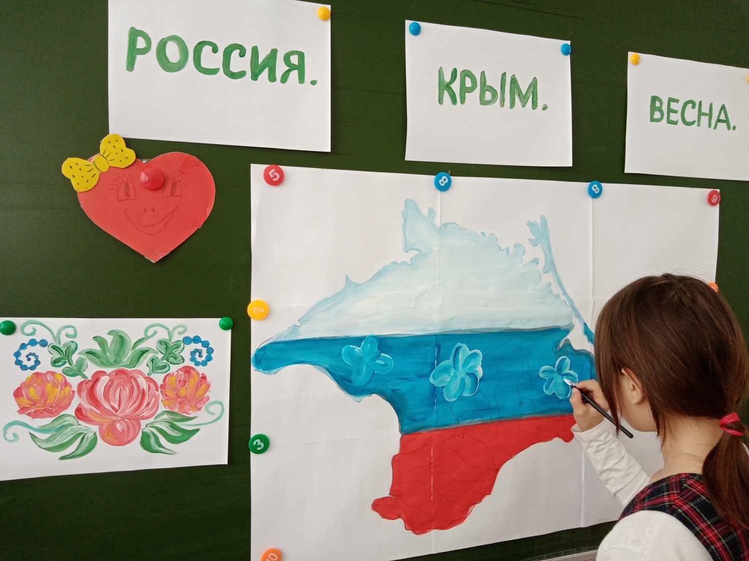 В МОУ СОШ с. Красная Горка 15 марта 2023 года прошел мастер класс по Севастопольской росписи В МОУ СОШ с. Красная Горка 15 марта 2023 года прошел мастер класс по Севастопольской росписи