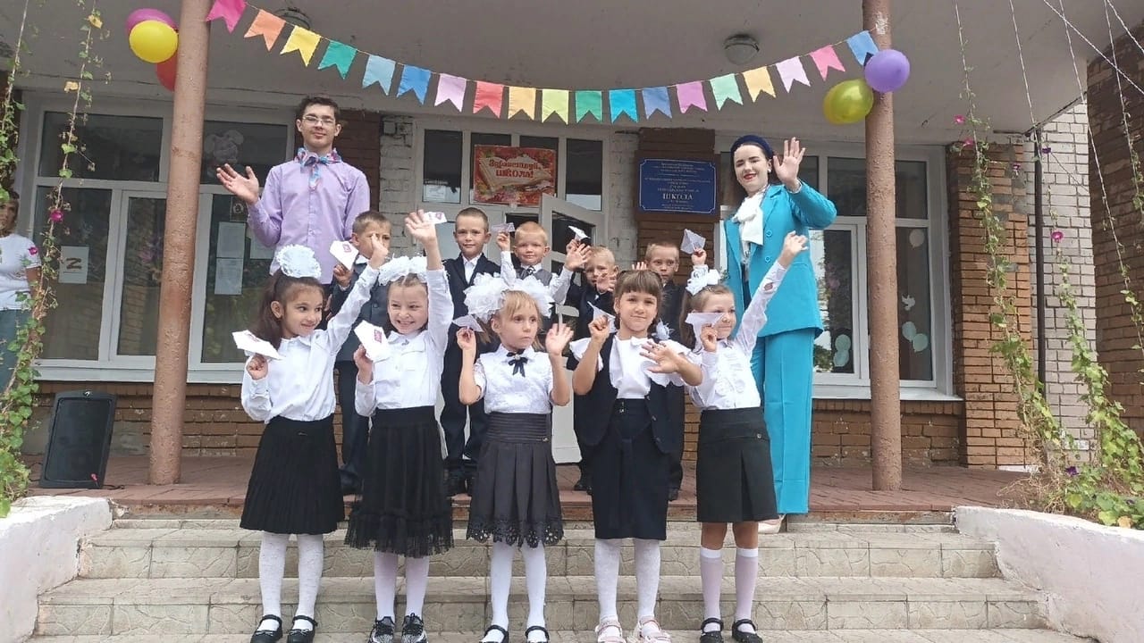 В школе с. Телегино 1 сентября прошла акция «Самолётик будущего»