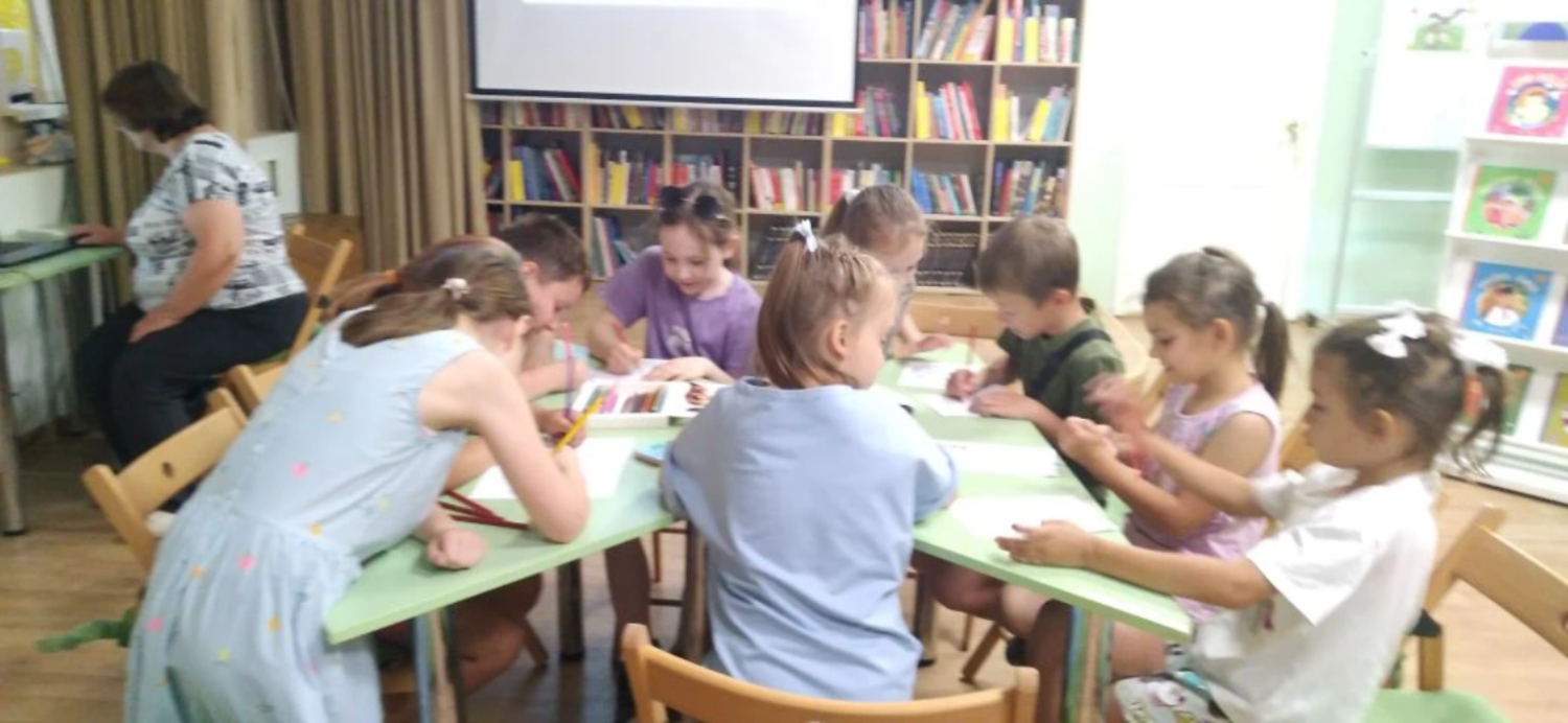 В районной библиотеке 2 июля состоялась интерактивная игра «Народов дружная семья». В районной библиотеке 2 июля состоялась интерактивная игра «Народов дружная семья».