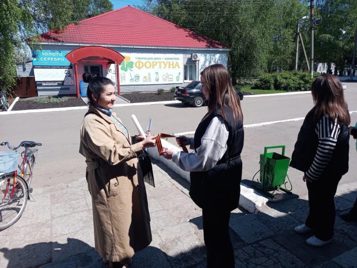Специалисты МБУ «КЦСОН» Колышлейского района 4 мая 2023 года провели акция «Георгиевская ленточка» Специалисты МБУ «КЦСОН» Колышлейского района 4 мая 2023 года провели акция «Георгиевская ленточка»