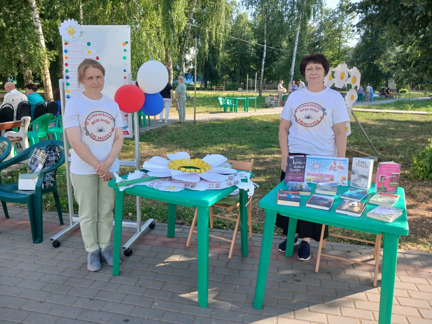 Специалисты Колышлейской модельной библиотеки 10 июля приняли участие в районном мероприятии, посвященному Дню любви, семьи и верности Специалисты Колышлейской модельной библиотеки 10 июля приняли участие в районном мероприятии, посвященному Дню любви, семьи и верности
