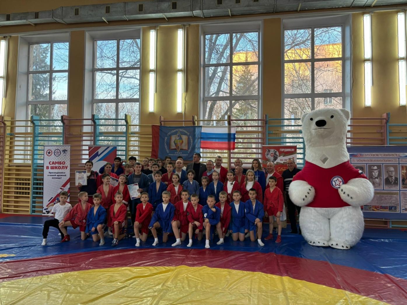 20 ноября в гимнастическом зале Института физической культуры и спорта ПГУ состоялся финал Регионального конкурса профессионального мастерства «Лучший педагог самбо-2025 в Пензенской области»