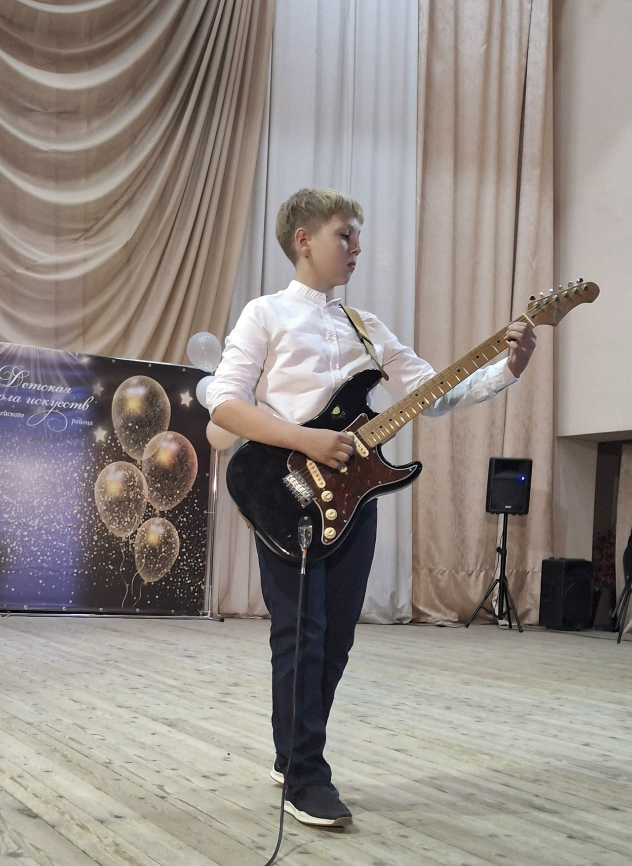 В заключение Отчётного концерта были вручены Дипломы 