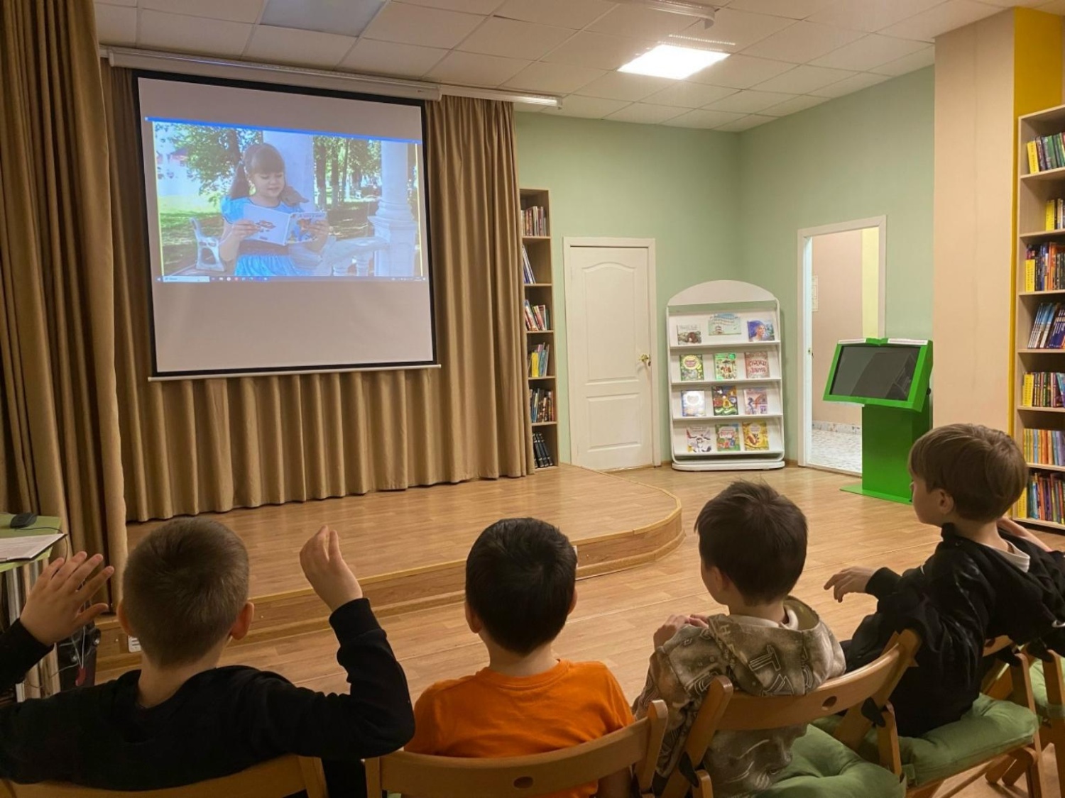 В районной библиотеке 28 апреля прошла игра - путешествие «Удивительный мир профессий»