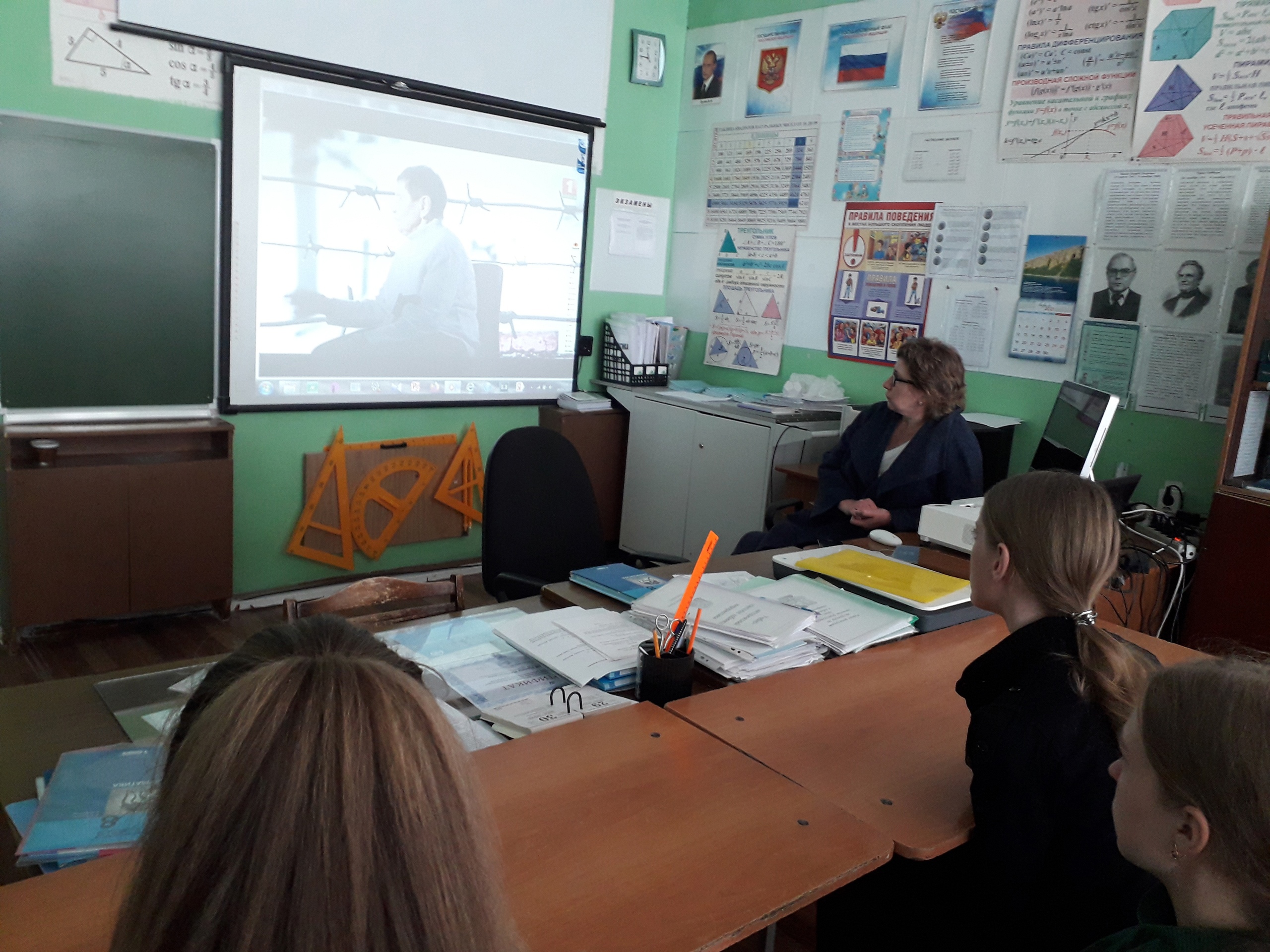 В школах Колышлейского района продолжается киномарафон "Дорогами Победы" В школах Колышлейского района продолжается киномарафон "Дорогами Победы"