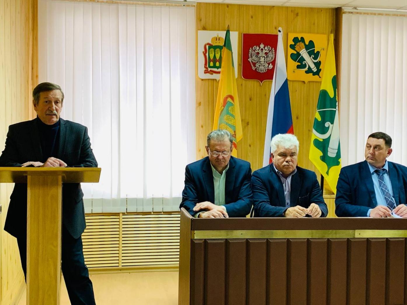 В Администрации Колышлейского района 17 октября 2023 года глава Колышлейского района Михаил Максимов провел совещание с руководителями организаций и учреждений района