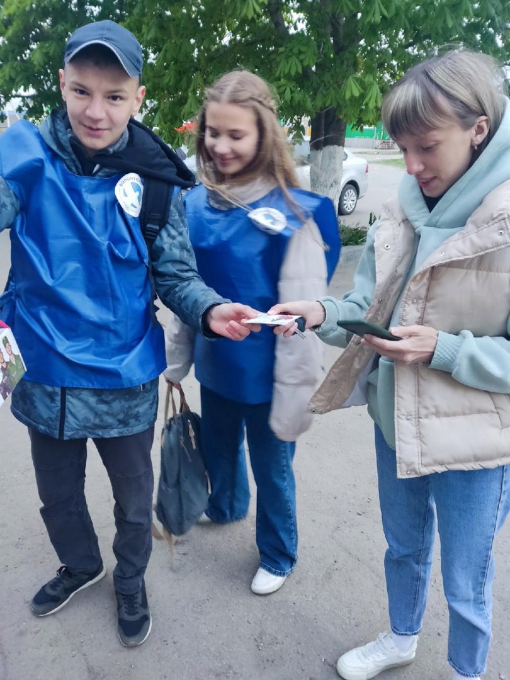 Волонтёры Победы МОУ СОШ № 2 р. п. Колышлей являются постоянными участниками Акции"Красная гвоздика" Волонтёры Победы МОУ СОШ № 2 р. п. Колышлей являются постоянными участниками Акции"Красная гвоздика"