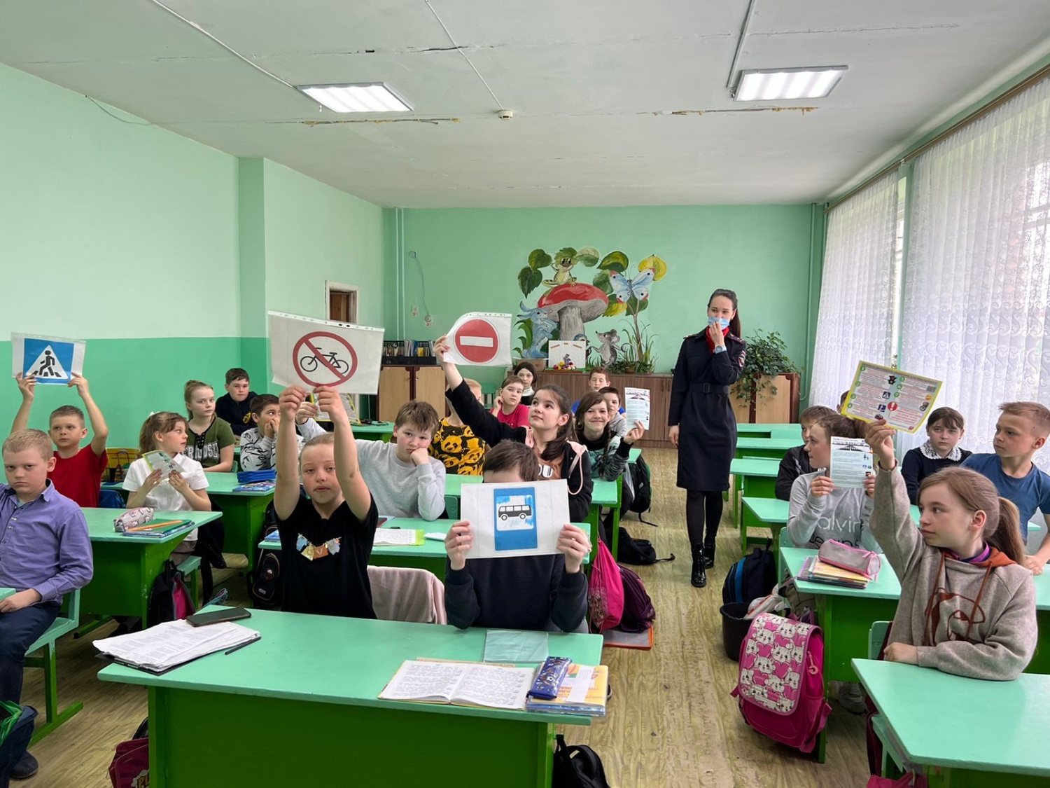 Сотрудники отделения ГИБДД продолжают проведение профилактических мероприятий в образовательных учреждениях Колышлейского района и р.п. Колышлей. 