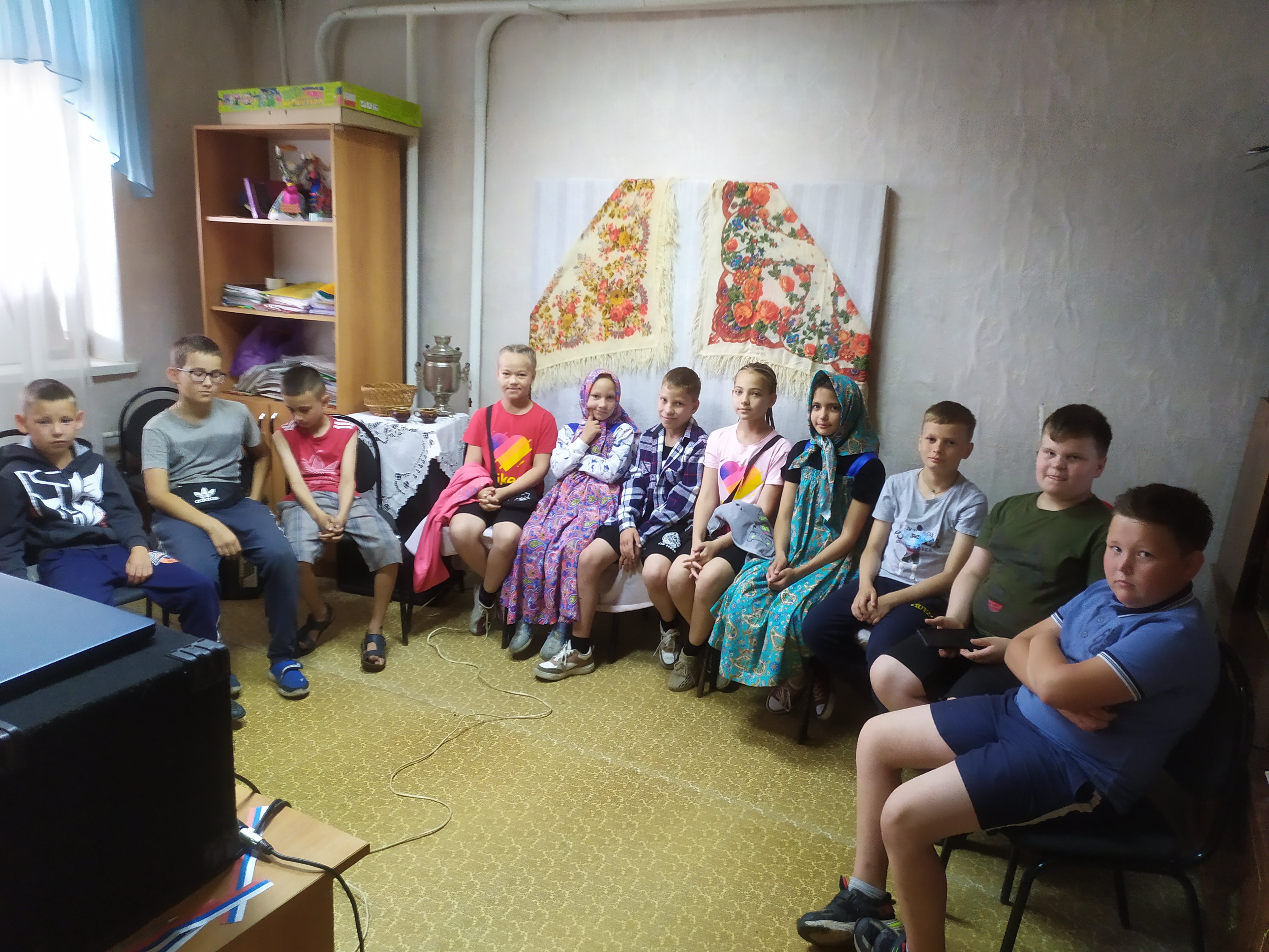 В филиале №1 МУК МЦРДК 24 июня 2023 года прошла игровая программа «На завалинке…»