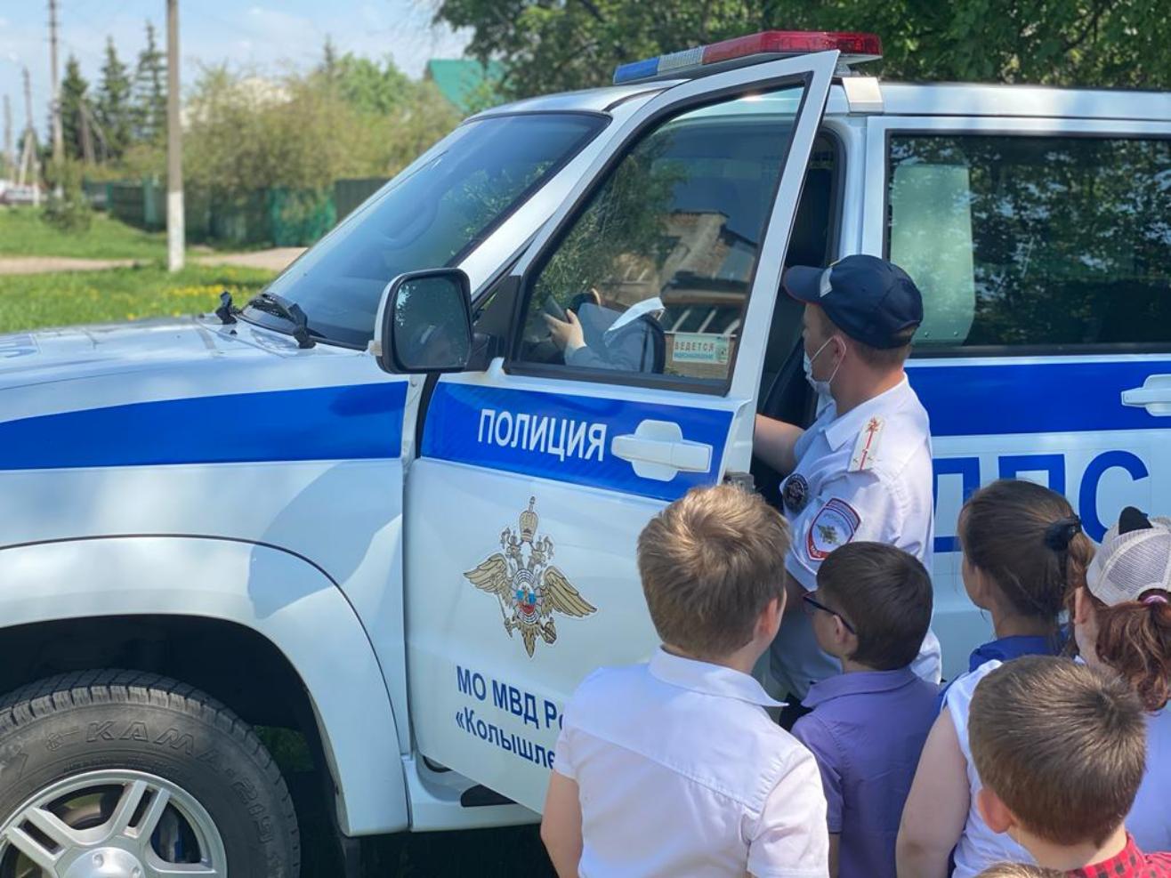 В День защиты детей автоинспекторы предупреждают родителей о контроле за детьми на проезжей части! В День защиты детей автоинспекторы предупреждают родителей о контроле за детьми на проезжей части!