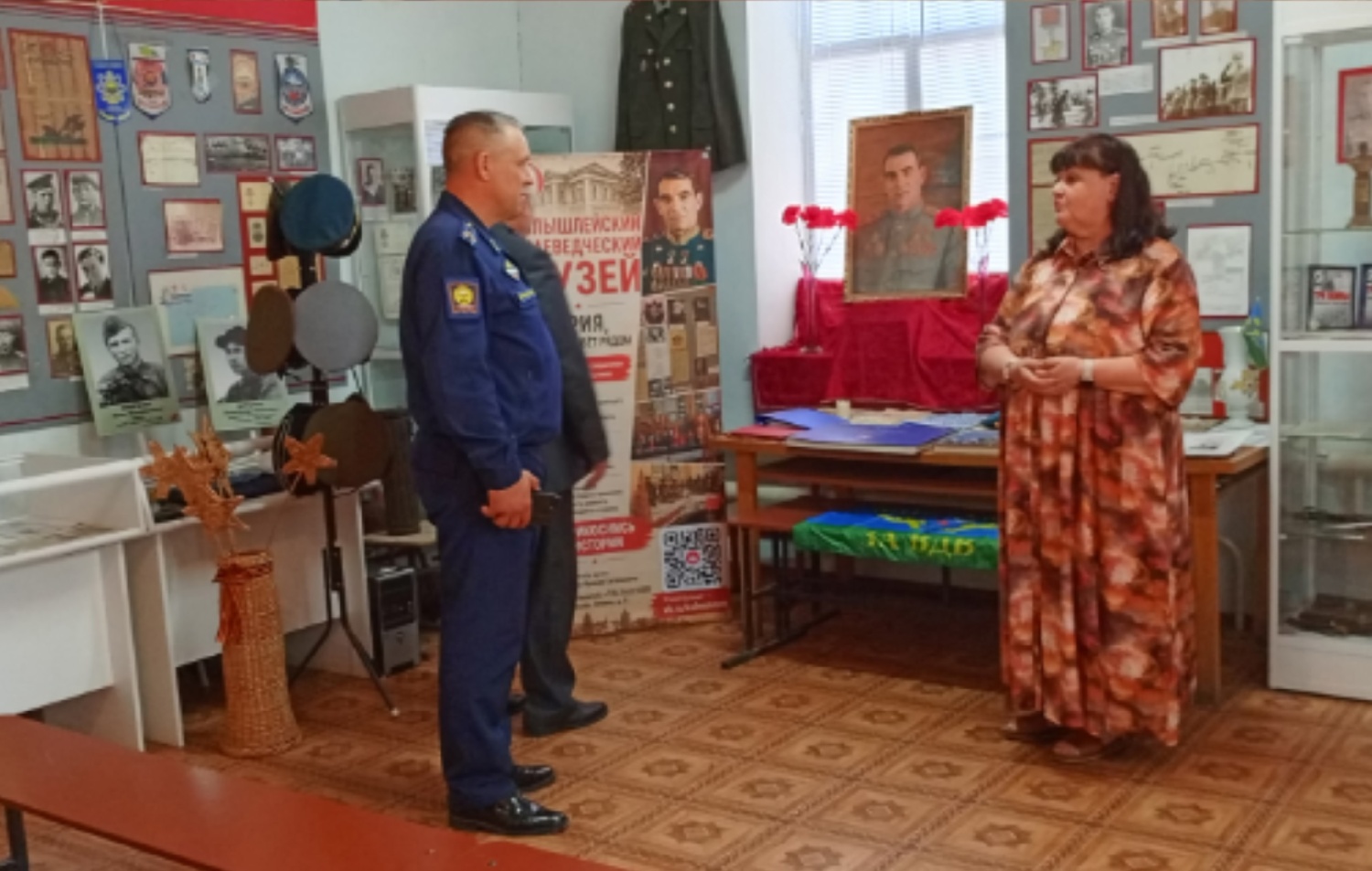 Краеведческий музей посетили почётные гости из г. Рязани заместитель командира РГВВДКУ имени генерала армии В.Ф.Маргелова полковник Марзак О.Н. и Галев А.П