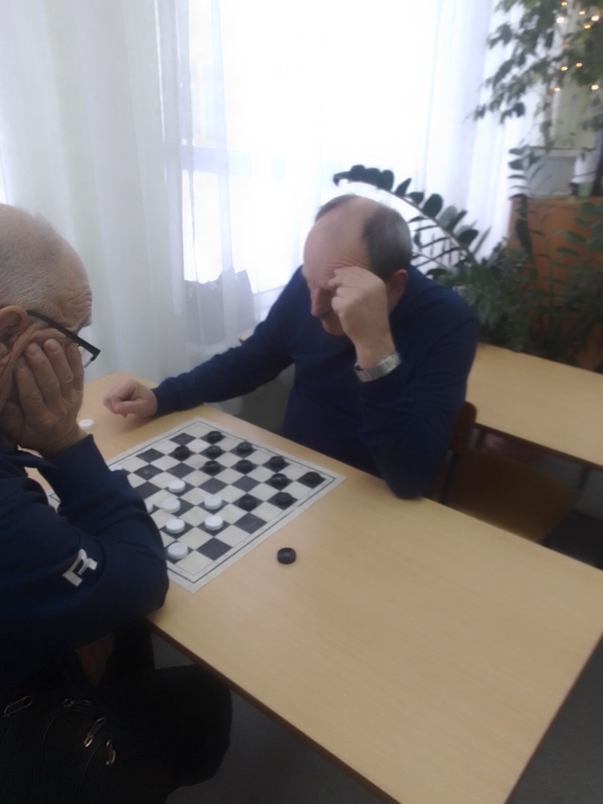 В р.п.Мокшан на базе агротехнологического колледжа 17 декабря 2022 года прошли соревнования по гиревому спорту 