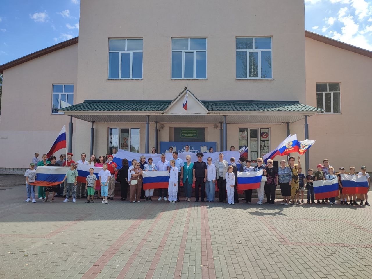 22 августа в рабочем поселке Колышлей прошло торжественное мероприятие, посвященное Дню Государственного флага Российской Федерации 22 августа в рабочем поселке Колышлей прошло торжественное мероприятие, посвященное Дню Государственного флага Российской Федерации