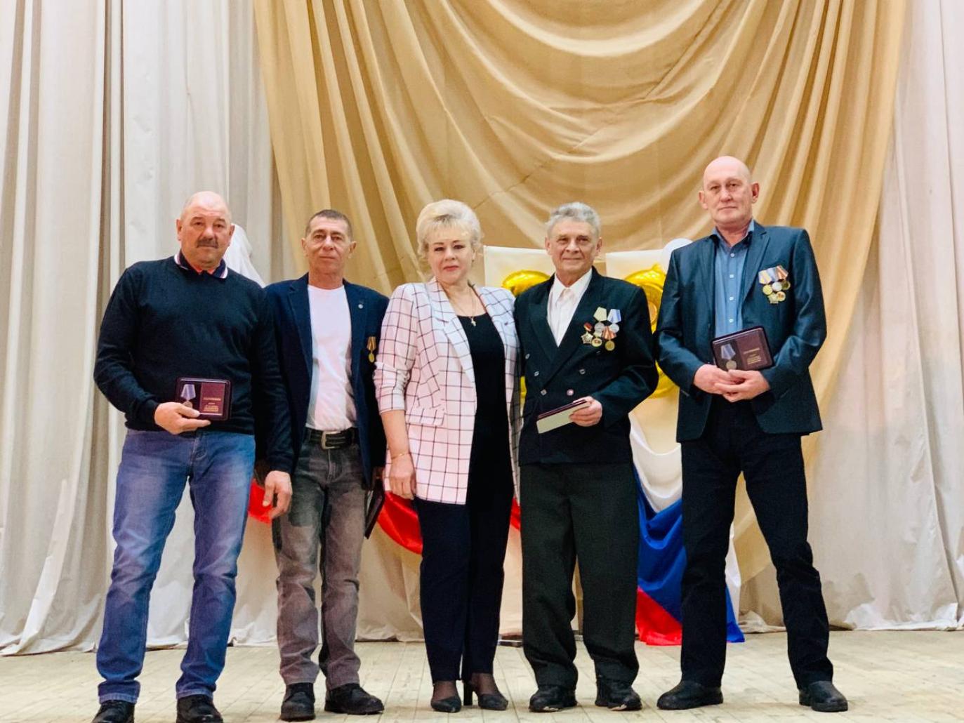 В районном Доме культуры 21 февраля состоялся праздничный концерт, посвященный Дню защитника Отечества «Слово во славу защитников». В районном Доме культуры 21 февраля состоялся праздничный концерт, посвященный Дню защитника Отечества «Слово во славу защитников».