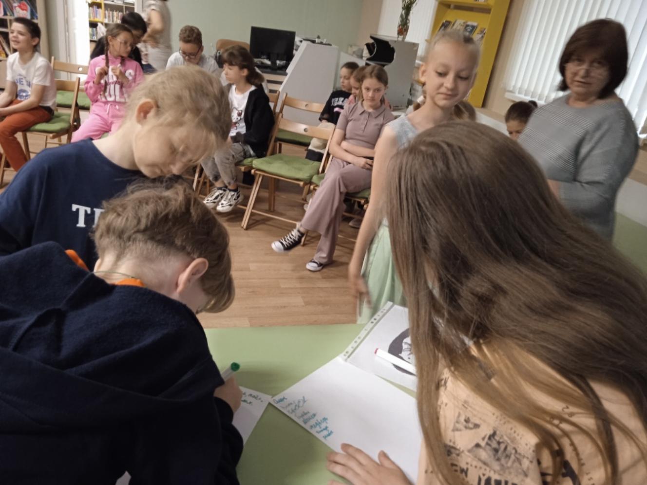 Сотрудники модельной библиотеки совместно с заповедником «Приволжская лесостепь» 2 июня провели праздник «Родная Земля» Сотрудники модельной библиотеки совместно с заповедником «Приволжская лесостепь» 2 июня провели праздник «Родная Земля»