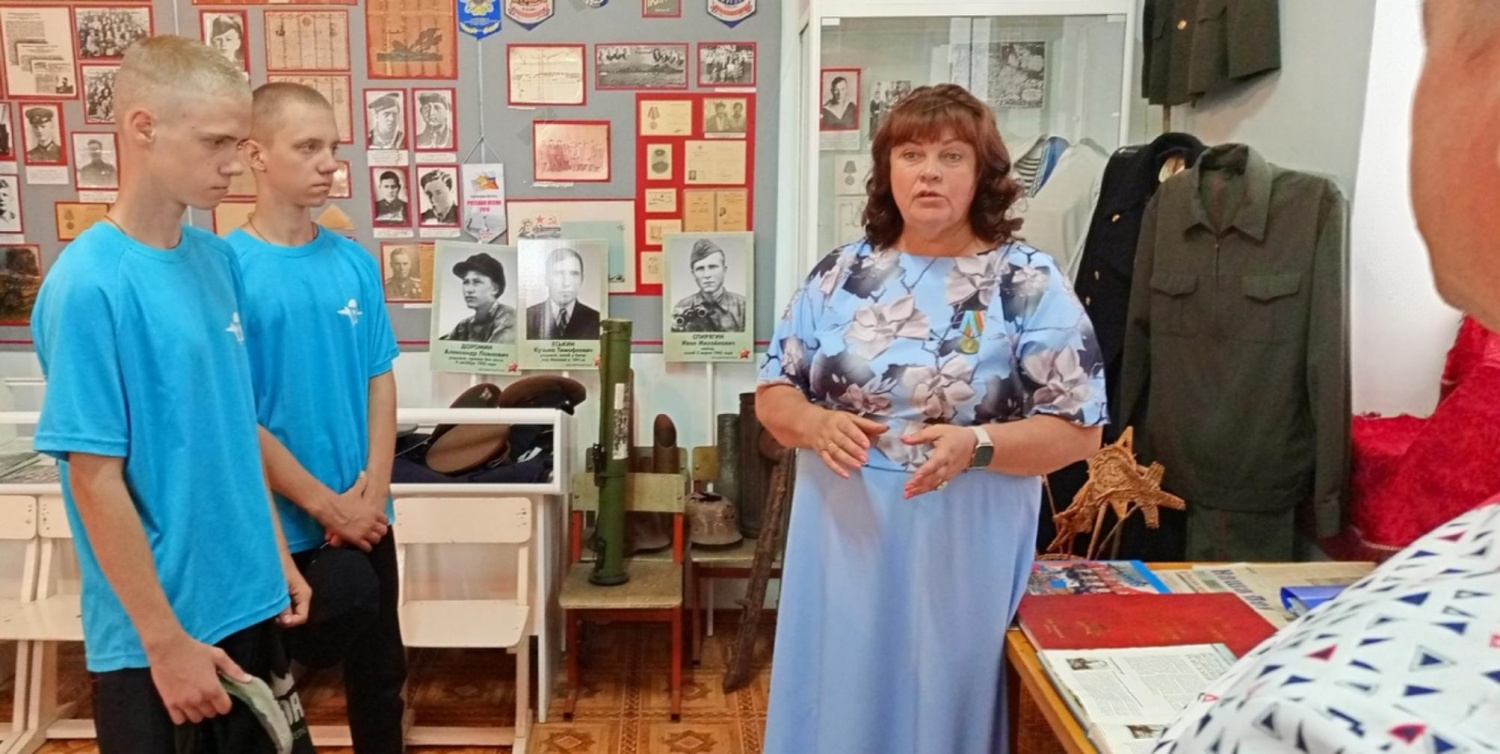 27 июля краеведческий музей р.п. Колышлей посетили десантники-ветераны боевых действий со своими сыновьями из г.Заречный.