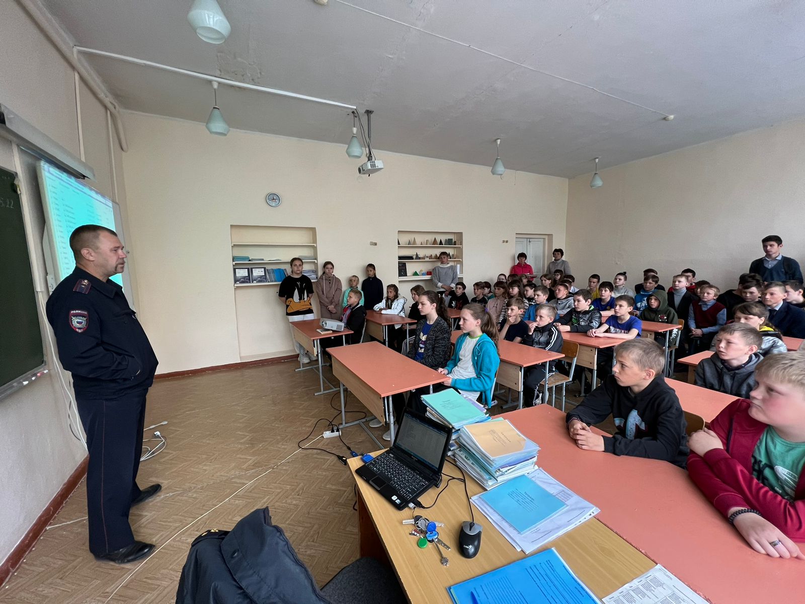 Сотрудники отделения ГИБДД продолжают проведение профилактических мероприятий в образовательных учреждениях Колышлейского района и р.п. Колышлей Сотрудники отделения ГИБДД продолжают проведение профилактических мероприятий в образовательных учреждениях Колышлейского района и р.п. Колышлей