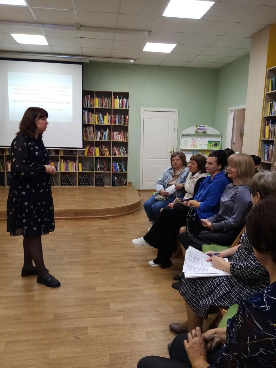В районной библиотеке 4 октября 2024 года прошло текущее совещание работников