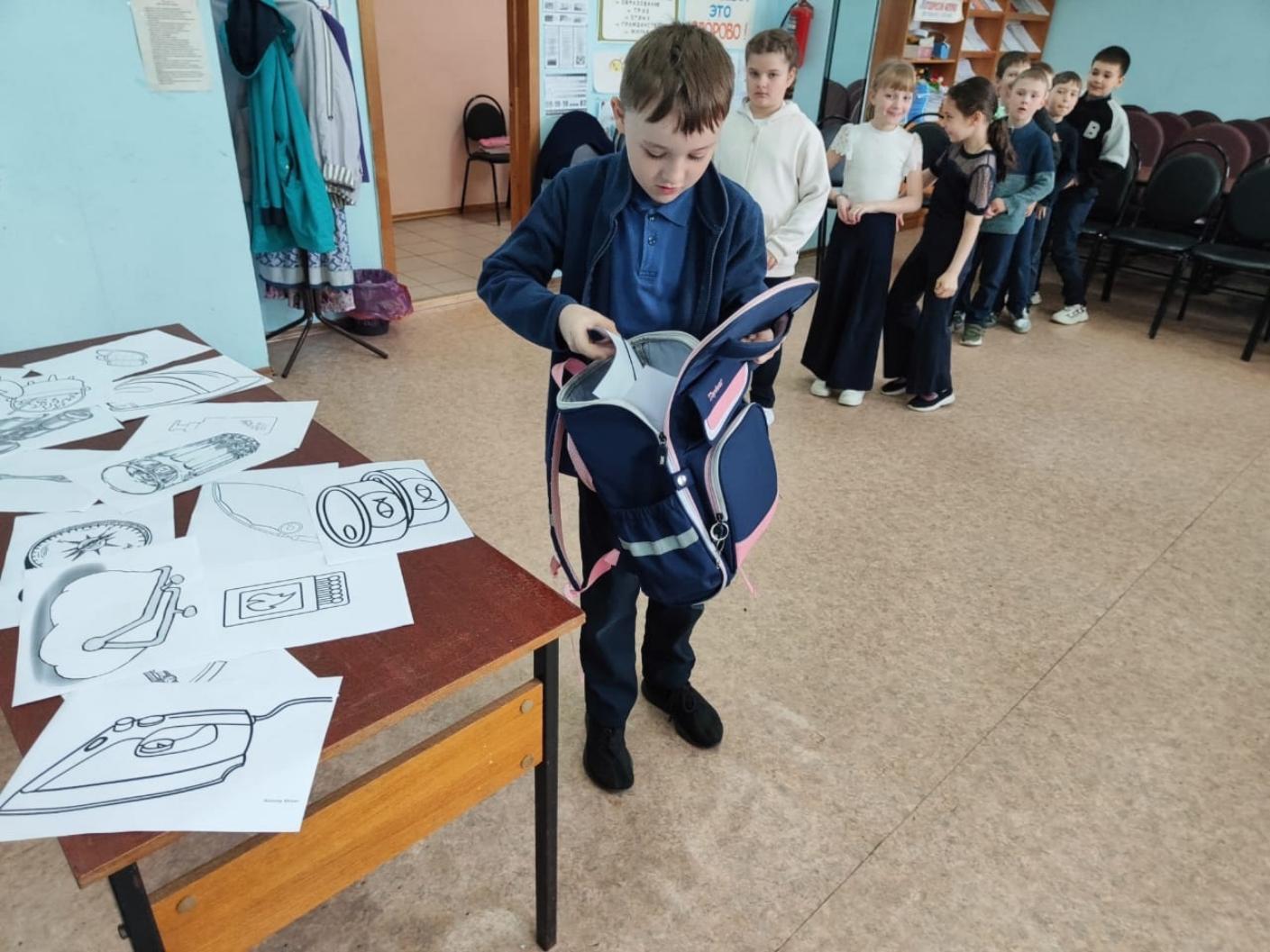 В преддверии празднования 80-ой годовщины Победы 6 Мая в детском секторе РДК прошла познавательно - игровая программа для детей "Мы помним, мы гордимся"