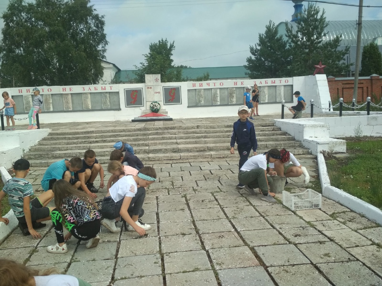 В  детском оздоровительном лагере  «Здрайверы при МОУ СОШ с. Трескино 1 июля прошел тематический День космонавтики