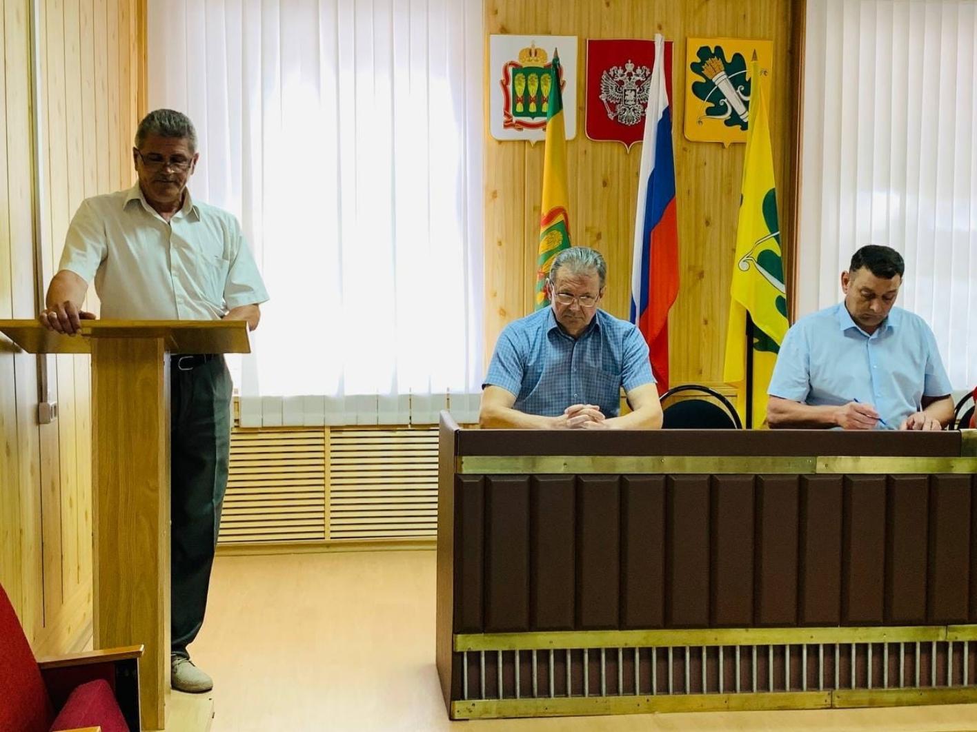 В Администрации Колышлейского района 22 августа 2023 года глава Колышлейского района Михаил Максимов провел совещание 