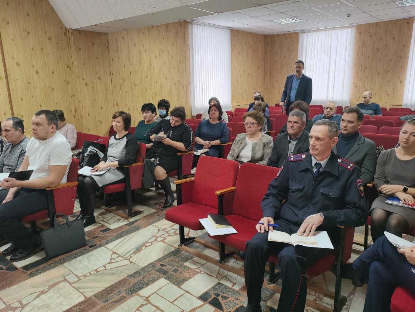 Глава Администрации Колышлейского района Михаил Максимов провел расширенное оперативное совещание