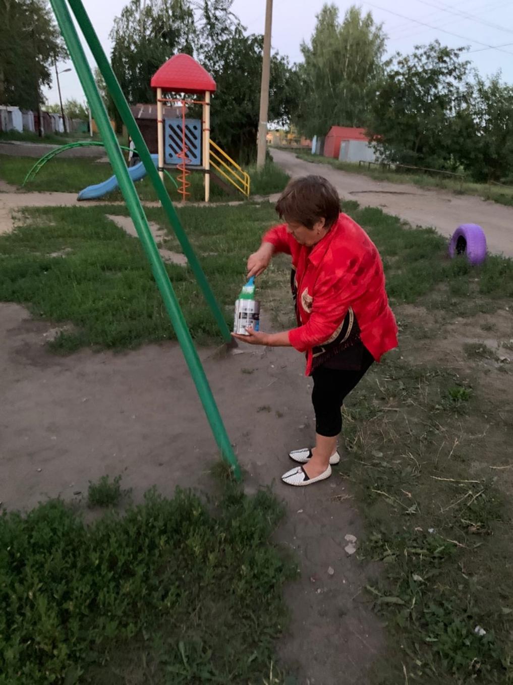 7 июля 2021 года активистами Молодежка онф совместно с жителями п. Родниковский навели порядок и покрасили детскую площадку на ул. Солнечная в п. Родниковский 7 июля 2021 года активистами Молодежка онф совместно с жителями п. Родниковский навели порядок и покрасили детскую площадку на ул. Солнечная в п. Родниковский