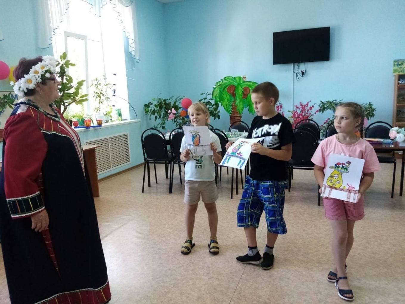 6 июля в детском секторе РДК прошла конкурсно - игровая программа «Волшебный цветок» для детей, посещающих Д.О.Л. «Малышок» МОУ СОШ №1 р.п.Колышлей 6 июля в детском секторе РДК прошла конкурсно - игровая программа «Волшебный цветок» для детей, посещающих Д.О.Л. «Малышок» МОУ СОШ №1 р.п.Колышлей