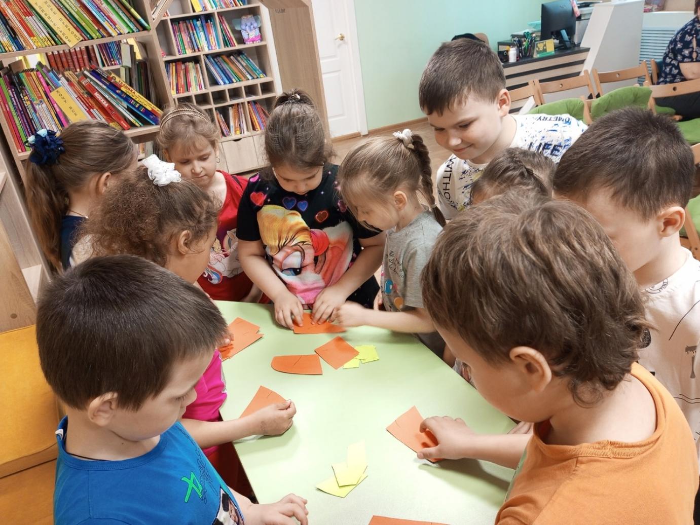 В районной библиотеке 2 мая 2023 года прошел литературный час «Пёстрые страницы детства» В районной библиотеке 2 мая 2023 года прошел литературный час «Пёстрые страницы детства»
