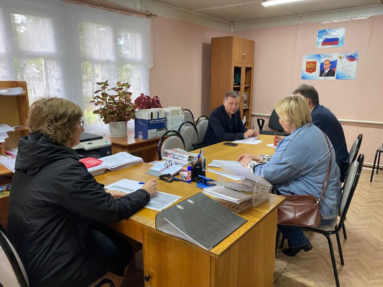 В здании администрации Потловского сельсовета Колышлейского района 15 сентября 2023 года состоялось очередное заседание совета общественности