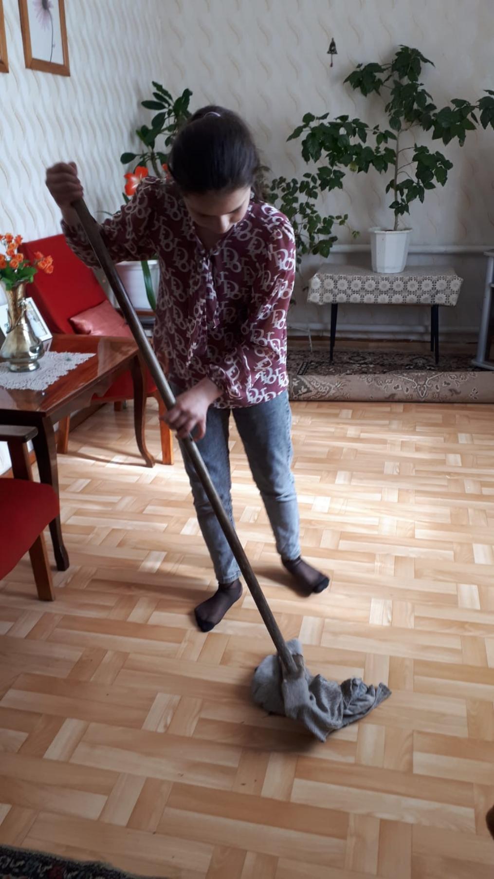 В рамках акции «Чистый четверг» учащиеся 5 класса ООШ с. Халтурино побывали в гостях у ветерана труда Грачёвой Надежды Андреевны В рамках акции «Чистый четверг» учащиеся 5 класса ООШ с. Халтурино побывали в гостях у ветерана труда Грачёвой Надежды Андреевны