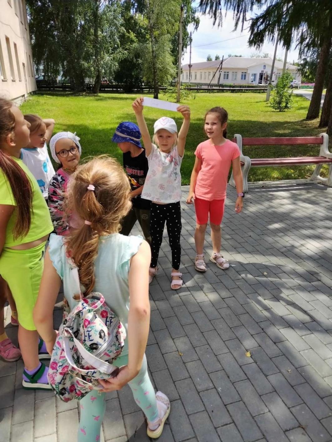 Ребята ДОЛ "Малышок" при МОУ СОШ №1 приняли участие в занимательной игре - квест "Ищем клад!"