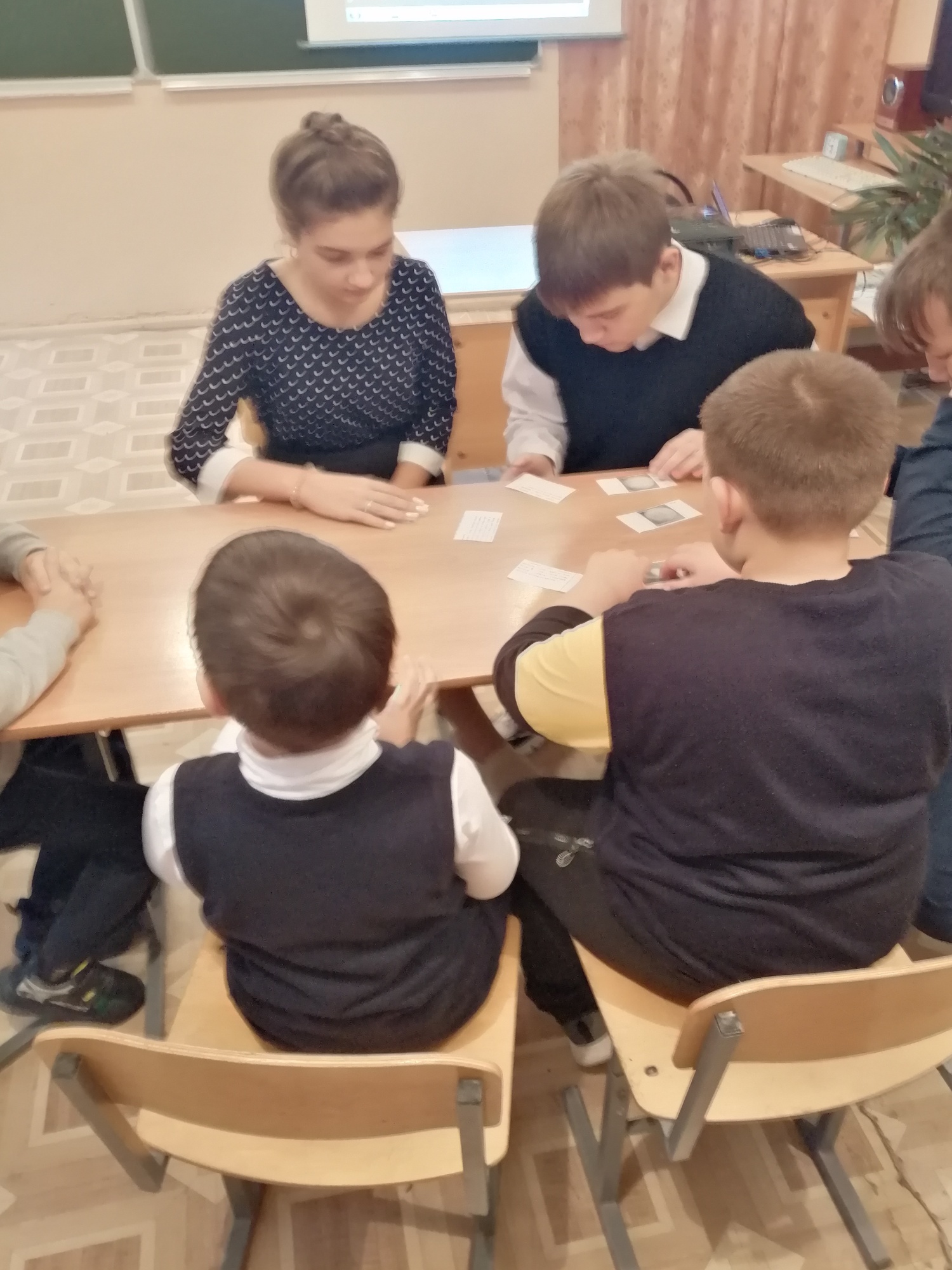 В образовательных учреждениях района продолжается работа по изучению  и соблюдению правил  дорожного движения