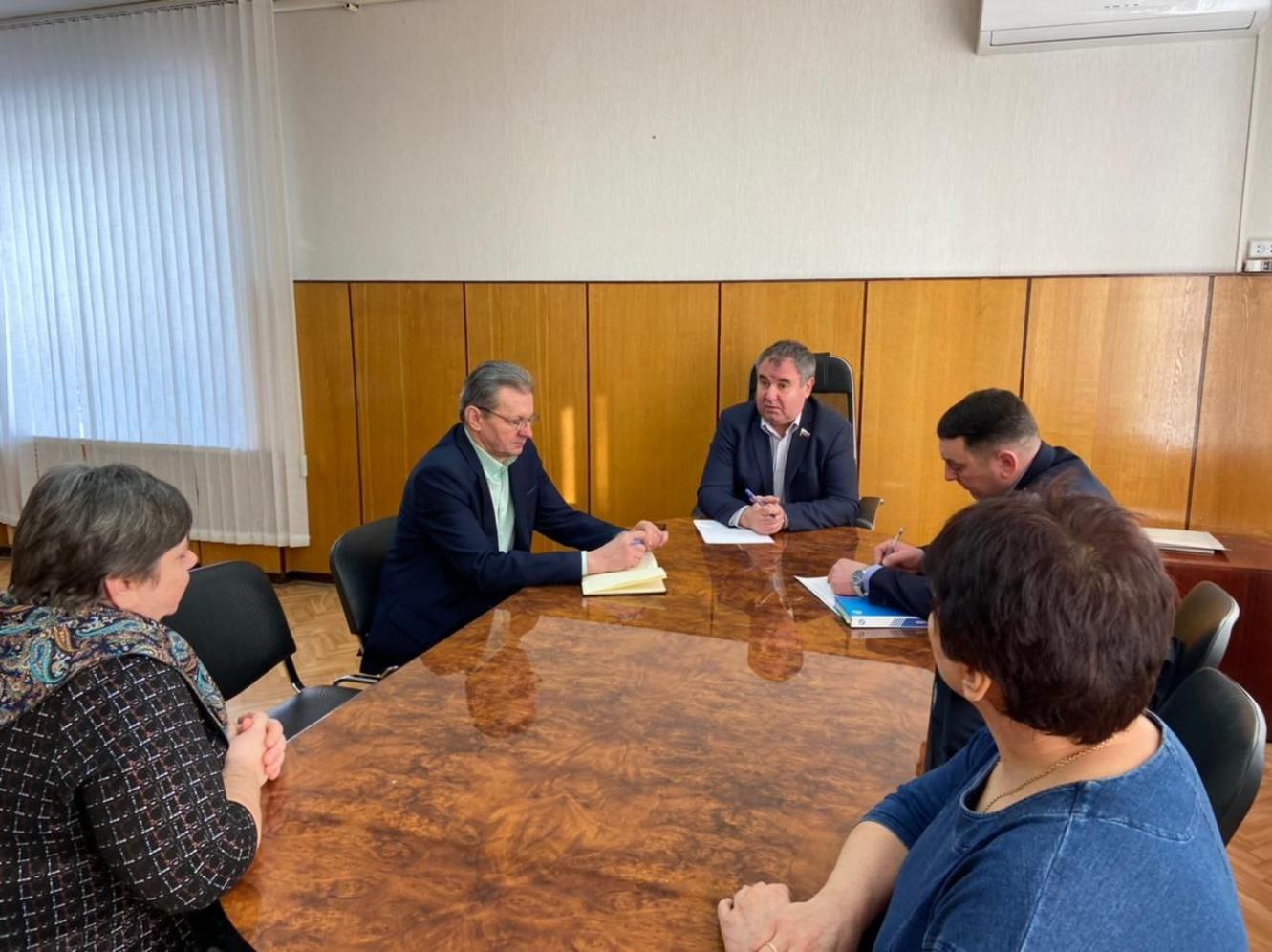 Депутат Законодательного Собрания Пензенской области Вадим Калинин провел приём граждан Колышлейского района Депутат Законодательного Собрания Пензенской области Вадим Калинин провел приём граждан Колышлейского района