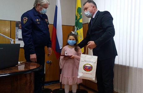 Колышлейская школьница Ангелина Жашкова получила заслуженную награду.