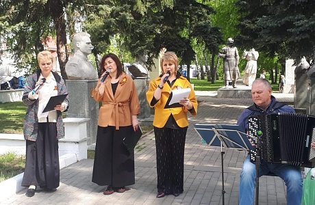 Первая половина мая для специалистов МУК МЦРДК Колышлейского района всегда проходит в бесконечных хлопотах и многочасовых репетициях