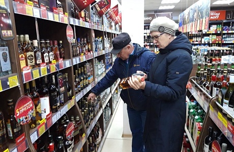 В рамках проведения месячника рабочей группой по противодействию незаконному обороту промышленной и алкогольной продукции на территории Колышлейского района 9 октября проведен рейд в 5 торговых точках р.п. Колышлей