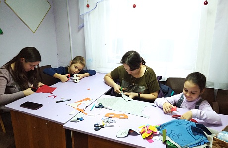 6 января в Доме детского творчества под руководством Анастасии Петнер прошёл мастер-класс "Рождественские маски". 6 января в Доме детского творчества под руководством Анастасии Петнер прошёл мастер-класс "Рождественские маски".