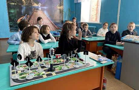23 января 2023 года в МОУ СОШ с. Старая Потловка состоялась встреча учащихся начальных классов с сотрудником ОГИБДД МО МВД России «Колышлейский»