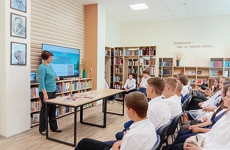 1 сентября в районной библиотеке традиционно прошёл урок знаний «Гордимся славою героев» 1 сентября в районной библиотеке традиционно прошёл урок знаний «Гордимся славою героев»